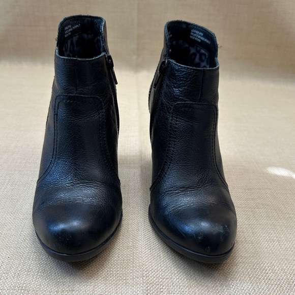 Born 'Claire' Black Leather Short Booties Boots - Picture 3 of 13